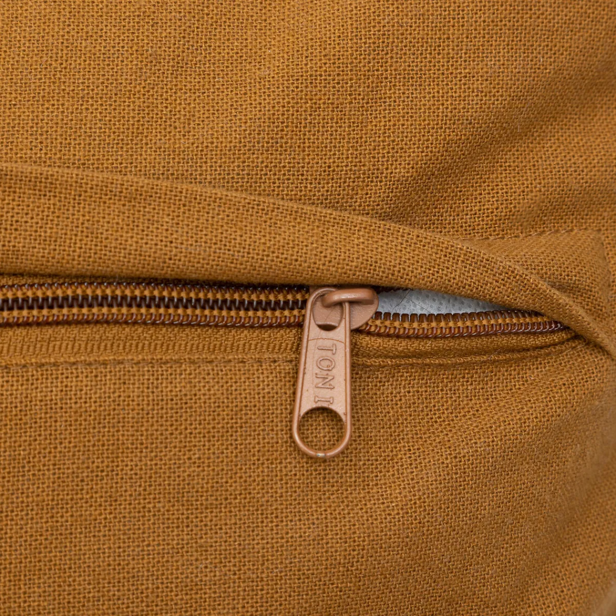 atmosphera Cojines Y Fundas Decorativas>Cojín Ocre Con Patch 45x45cm