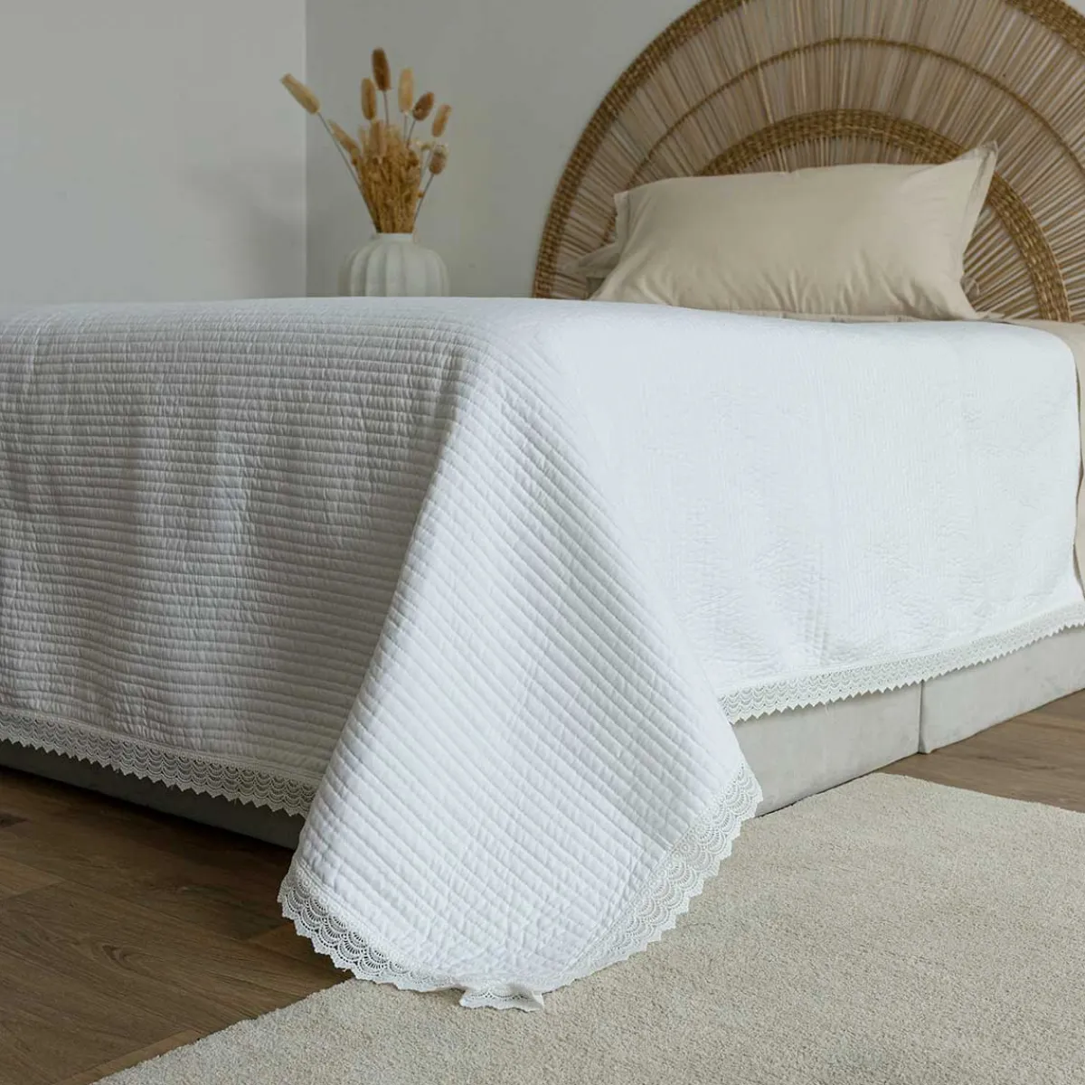 Edredones Y Colchas>Edredón blanco con volante de encaje 220x240cm